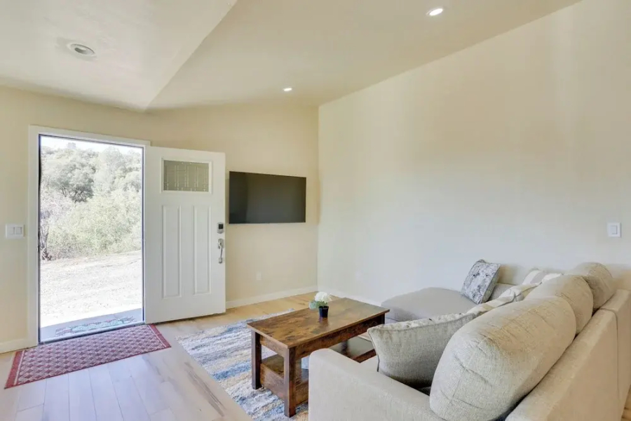 Comfy Oakhurst Duplex Near Hiking & Sightseeing!