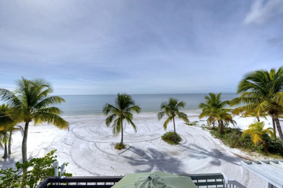 White Sand Cottage by Vacation Rental Pros