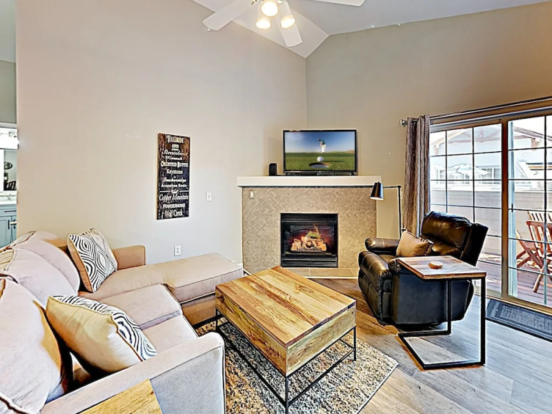 New Listing! Mountain-view : Pool & Hot Tub 2 Bedroom Condo