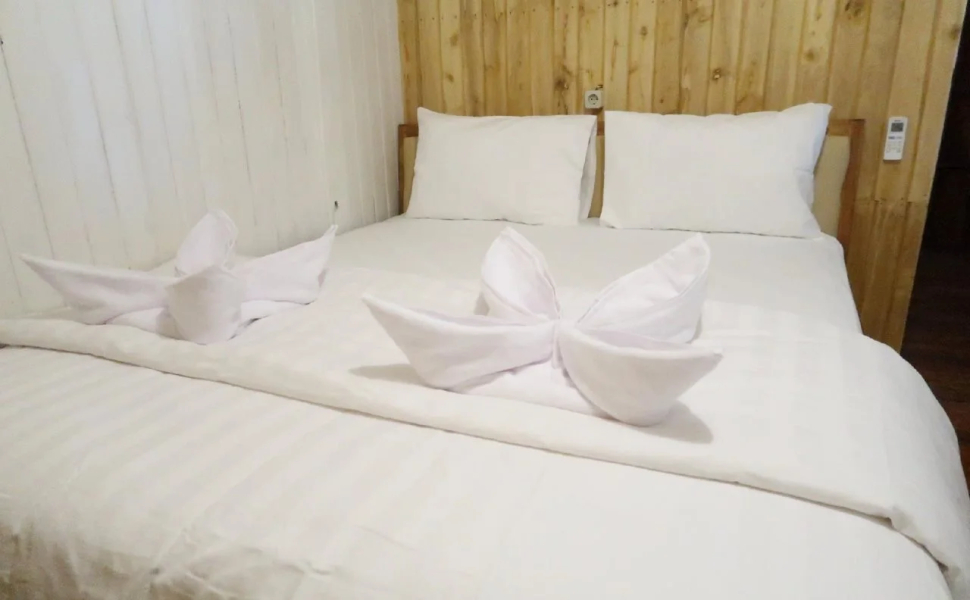 Phinisi Hostel Bira
