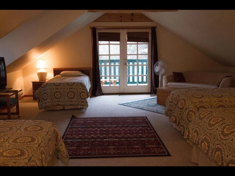 Whittaker's Motel & Historic Bunkhouse