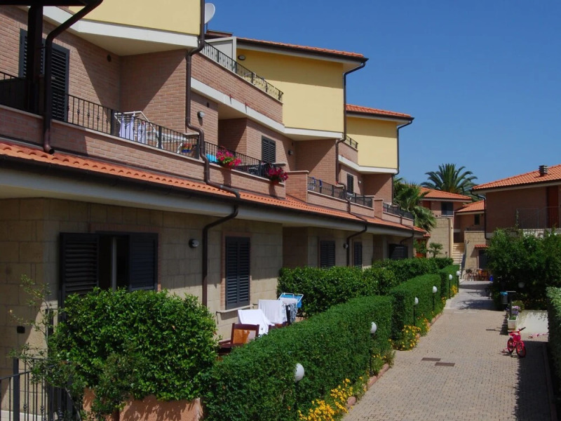 Apartment with Pool near Sea