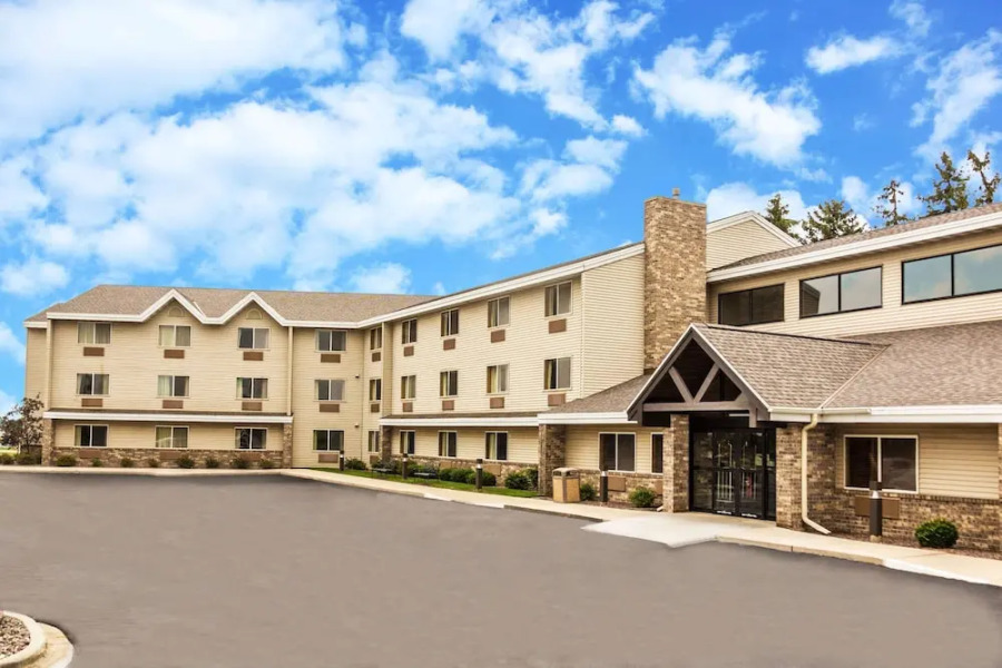 AmericInn Hotel & Suites Sheboygan
