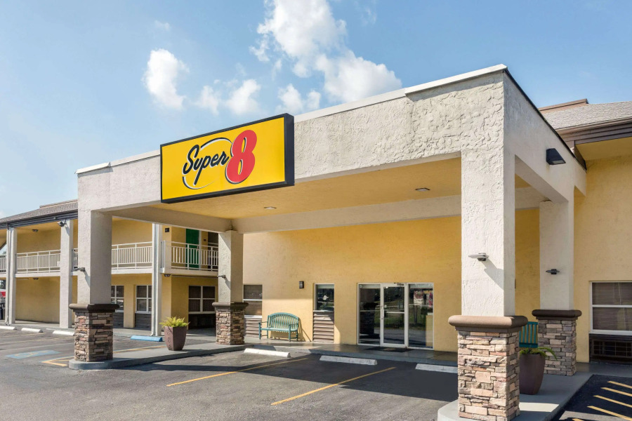 Super 8 by Wyndham Ellenton Bradenton Area