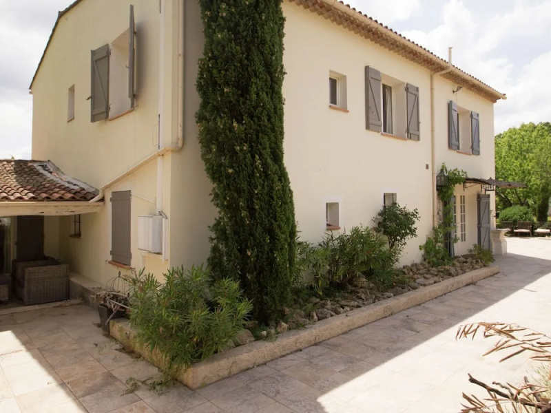 Plush Villa in Villecroze with Private Swimming Pool
