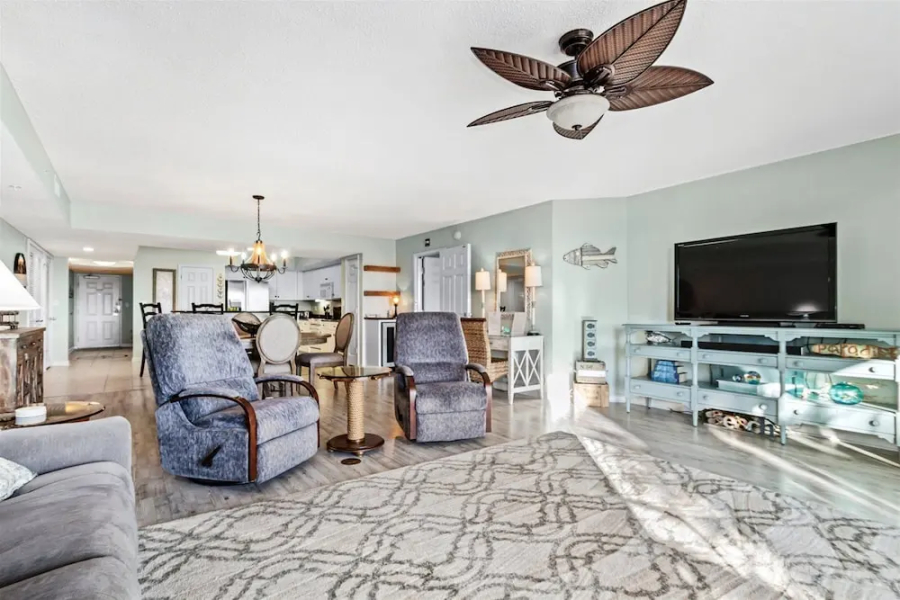 Yacht Club Villas