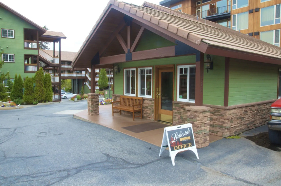 Lakeside Lodge And Suites