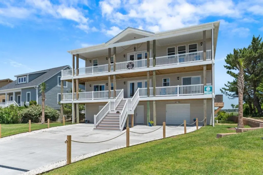 Kings Lynn Inn by Oak Island Accommodations