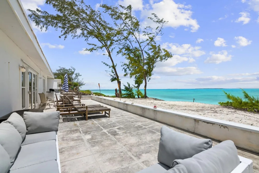 Beachfront White Palm Villa - Tar Bay