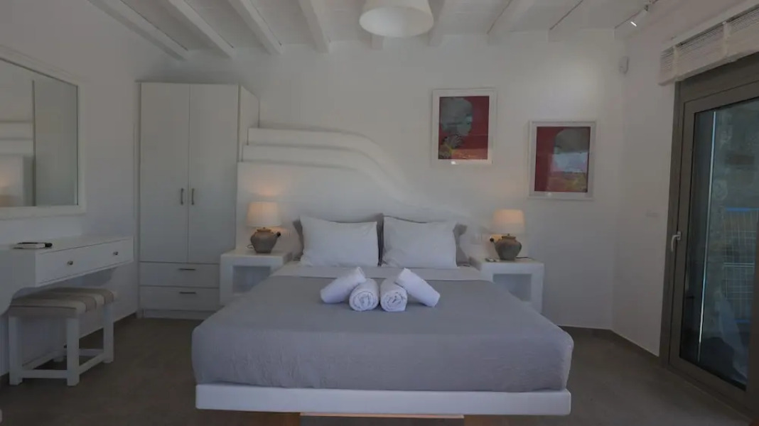 Luxury Villas  by Live&Travel