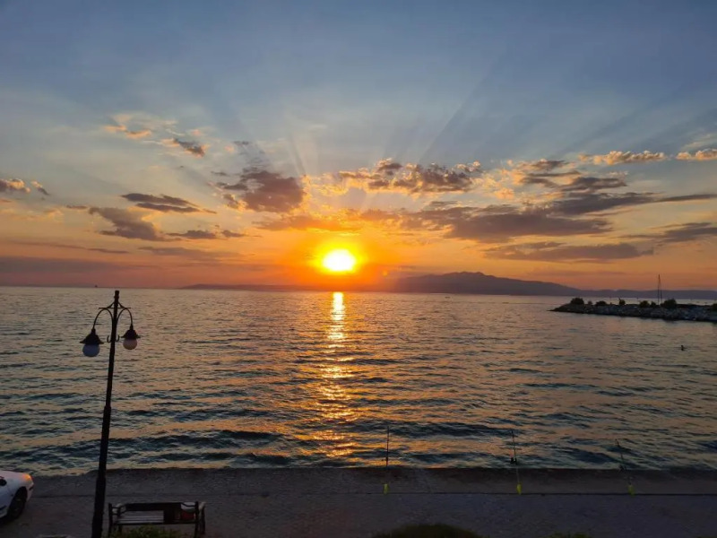 Golden Sunset Beach Apartment