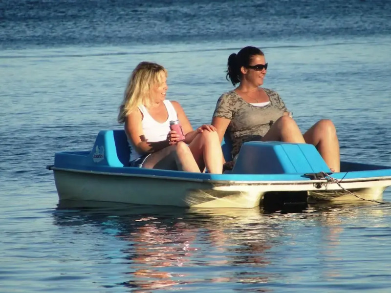 Pine Point Lodge, Resort & Motel