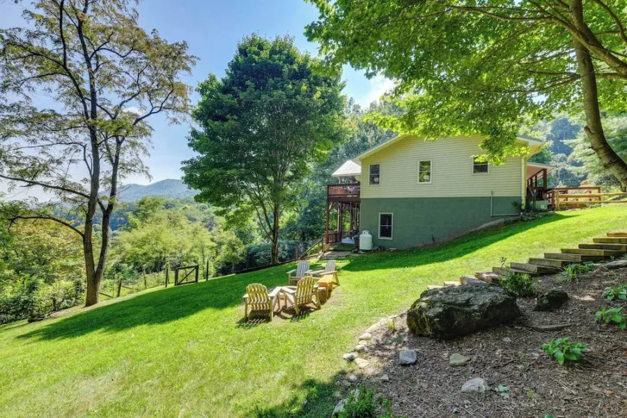 Pet-friendly Waynesville Retreat w/ Hot Tub!