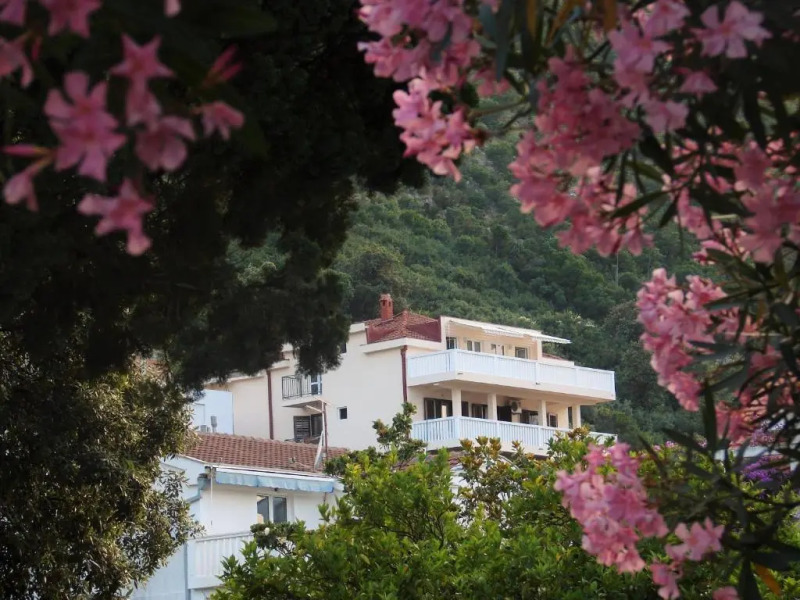 Larissa Sunrise Apartment