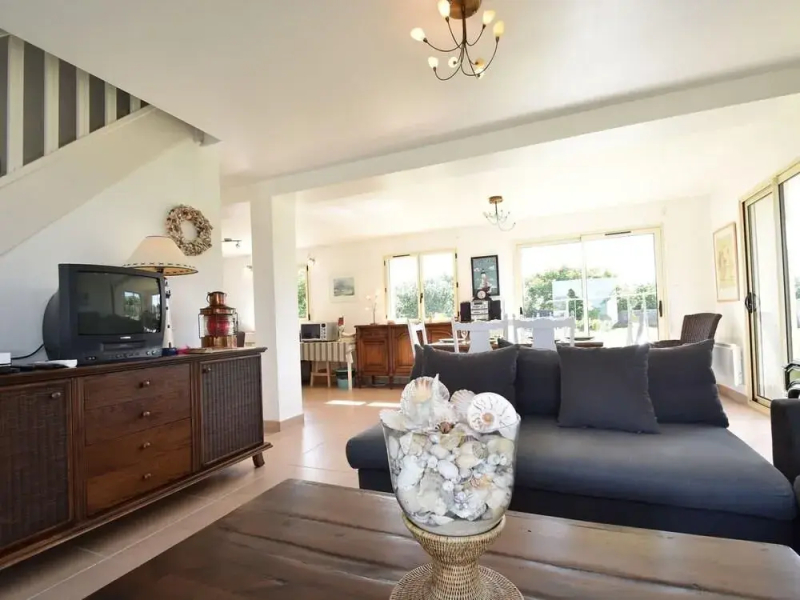 Luxurious Holiday Home in Plouhinec Near Sea