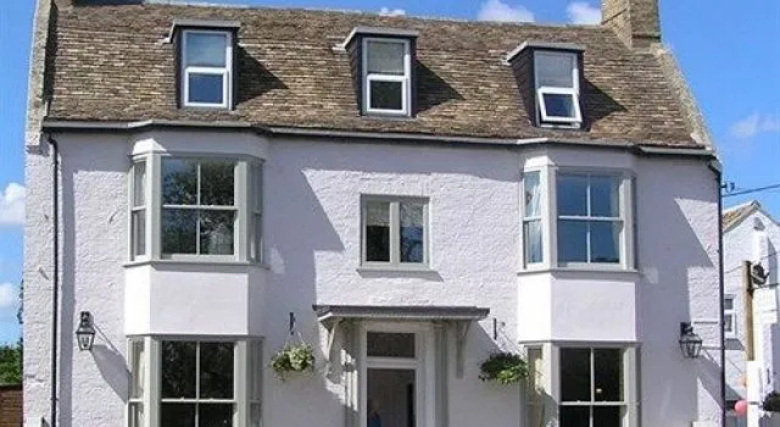 Old Riverview Guesthouse