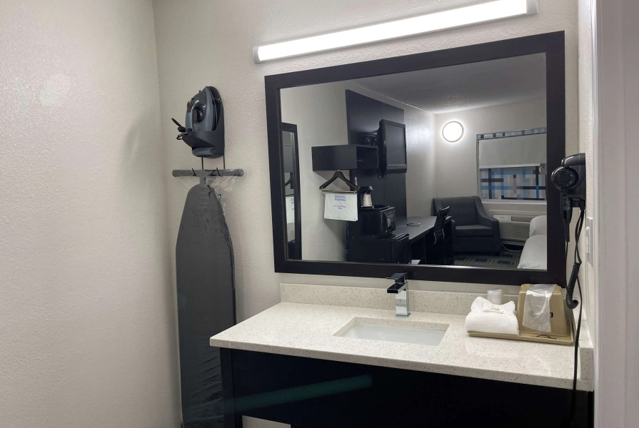 Days Inn by Wyndham Calhoun GA I-75 and US-41