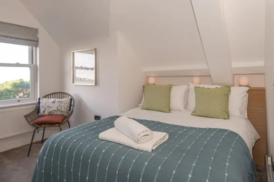 Larkrise, The Penthouse