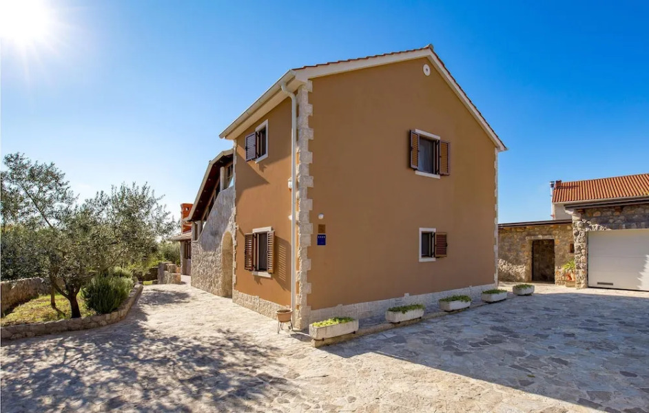 Amazing Home in Zgaljici With Sauna, Wifi and 4 Bedrooms