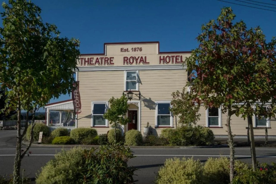 Theatre Royal Hotel Kumara
