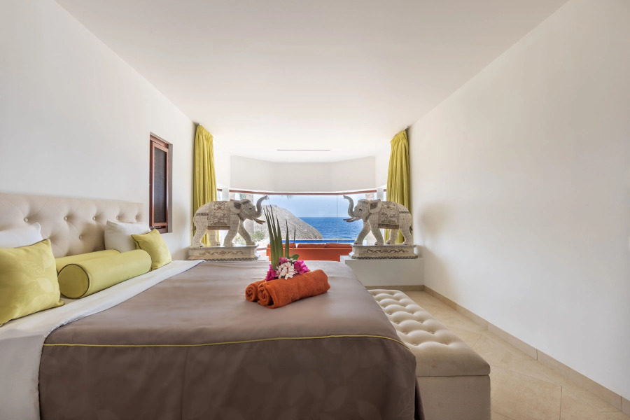 New Oceanfront Luxury Mansion W/ Private Beach & Pool - Gated Community