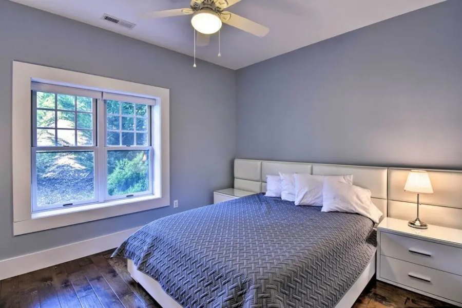 Lake Santeetlah Home w/ Gas Grill, Walk to Marina!