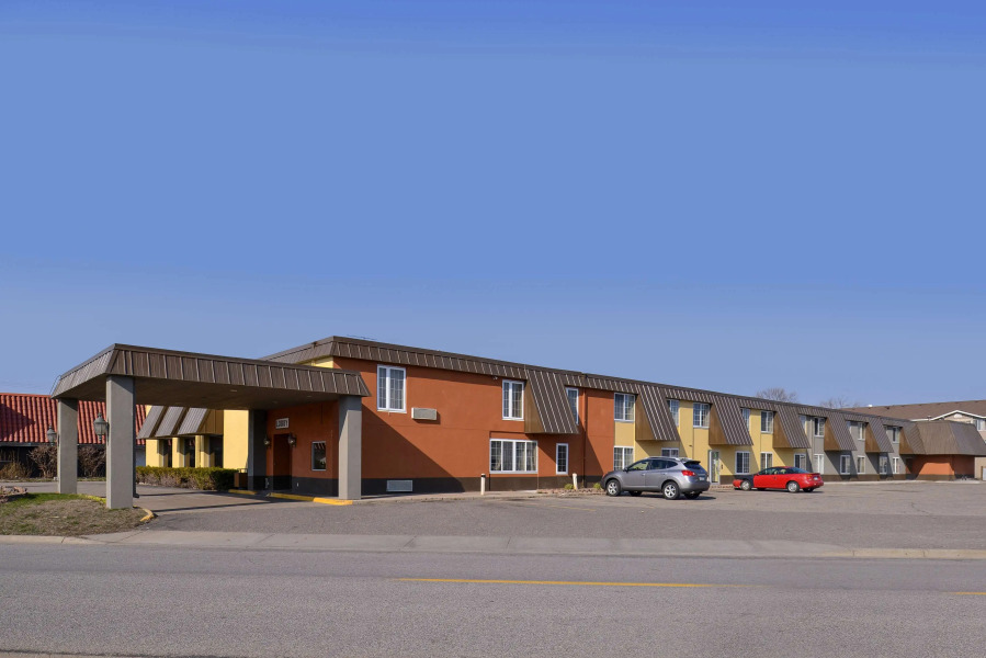 Americas Best Value Inn & Suites St. Cloud