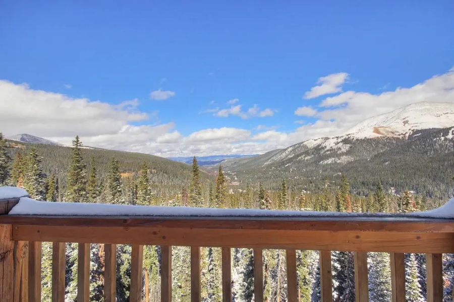 Stunning Mountain Getaway! Sleeps 10!