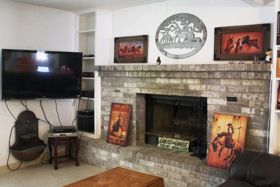 The Wild Wild West Dallas Irving Backpackers GuestHouse