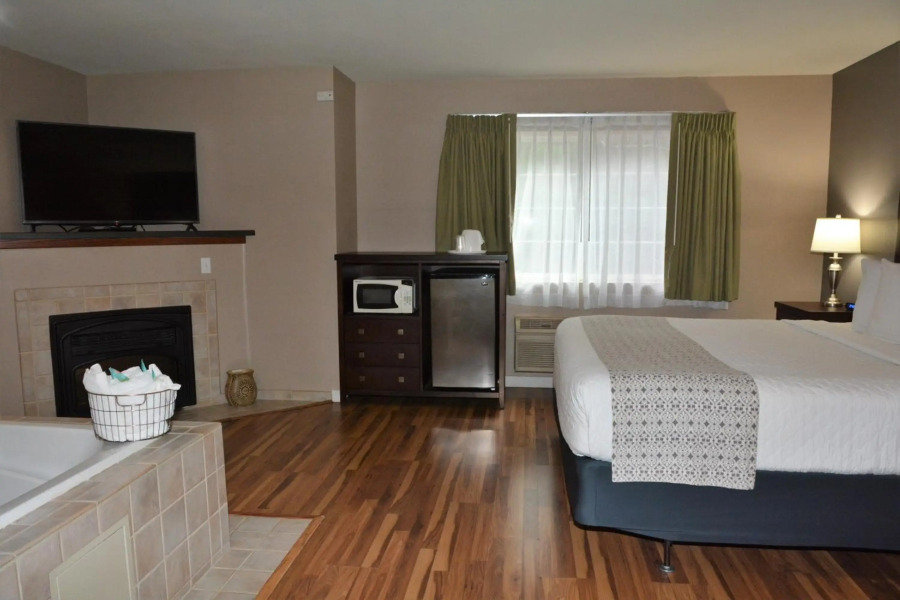 FairBridge Inn & Suites Dupont