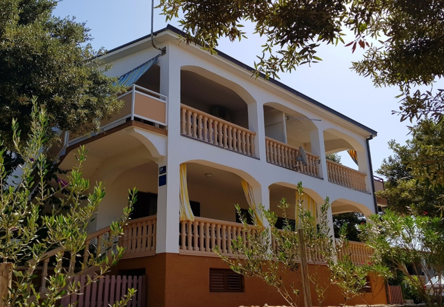 Holiday house Mare - 50 m from beach: Mandre, Island Pag