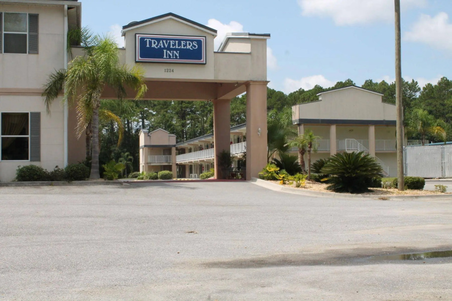 Travelers Inn