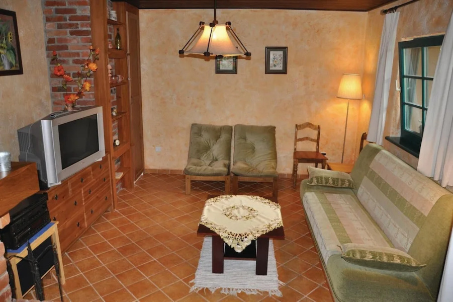 Beautiful Home in Rowy With 3 Bedrooms