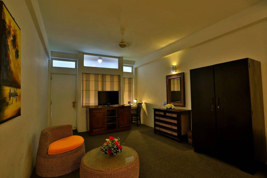 St. Lachlan Hotel & Suites