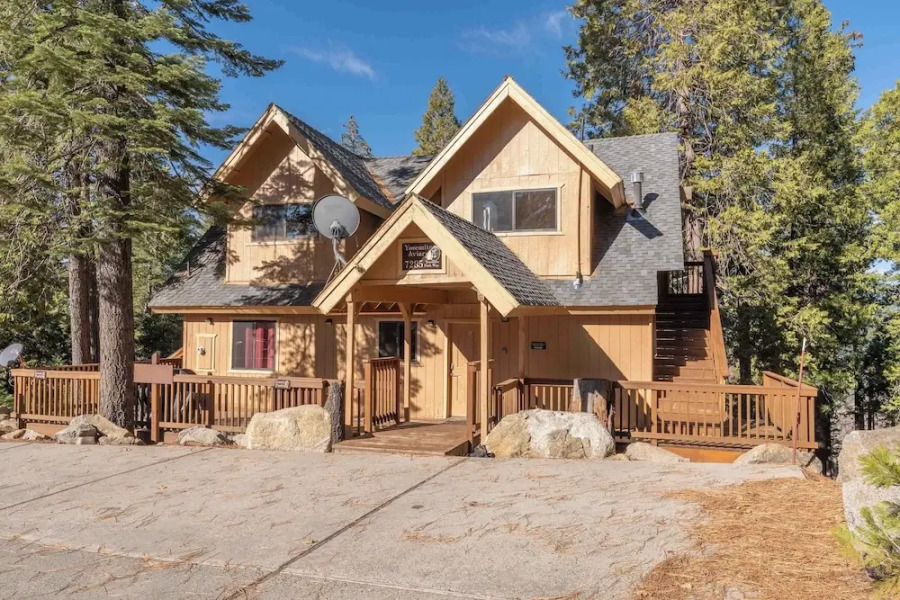 Yosemite Aviary and Quail Within Yosemite - 2 Separate Units, Up To 14 Guests!