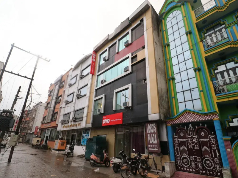 Oyo 29196 Lords Plaza