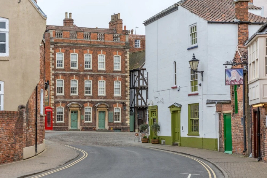 Superb Period Townhouse in Historic Uphill Lincoln
