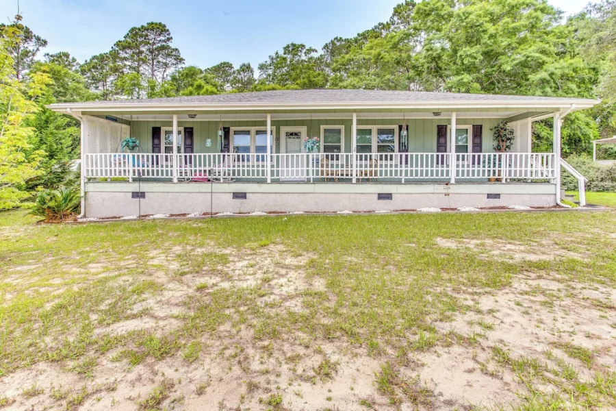 Charming Shallotte Home ~ 4 Mi to Ocean Isle Beach