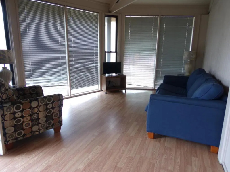 Lake Myers Lakeside Villa 16