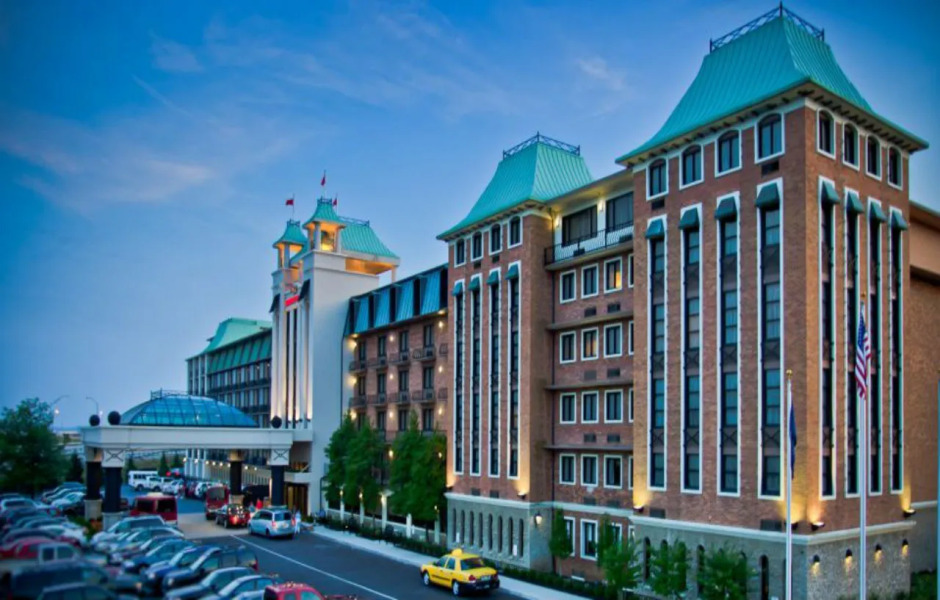 Crowne Plaza Louisville Airport Expo Ctr by IHG