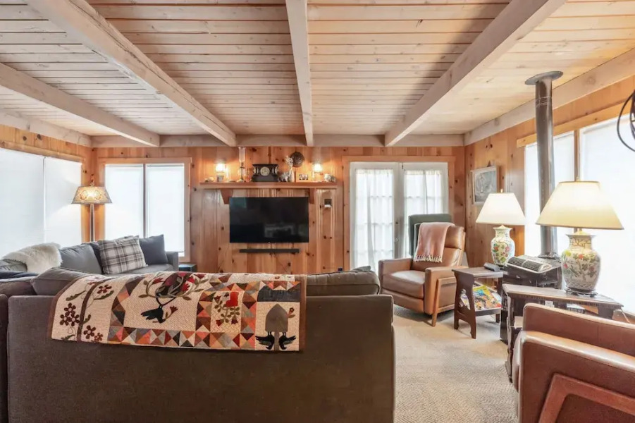 Cozy Mountain Retreat Relax & Explore