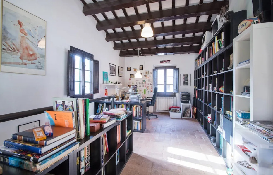 Encantadora Mansión con Jardín y Piscina