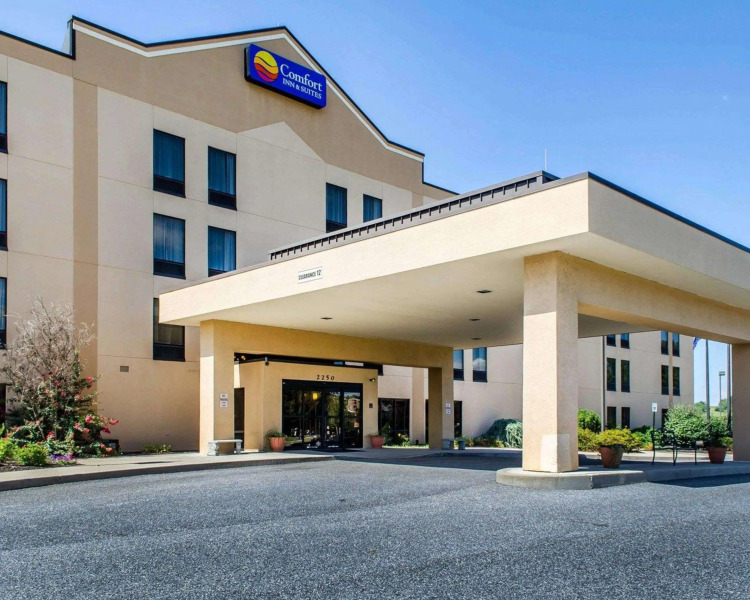 Comfort Inn & Suites York North