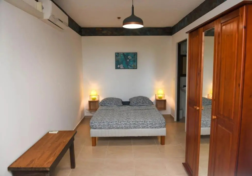 972D2 - Gwozey - Bas de villa Tamarin