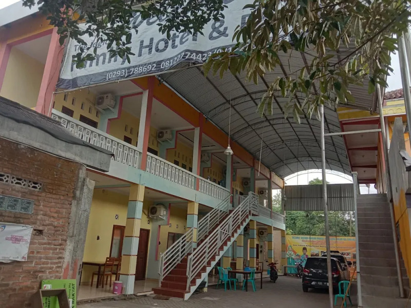 OYO 898 Joglo Family Hotel & Homestay