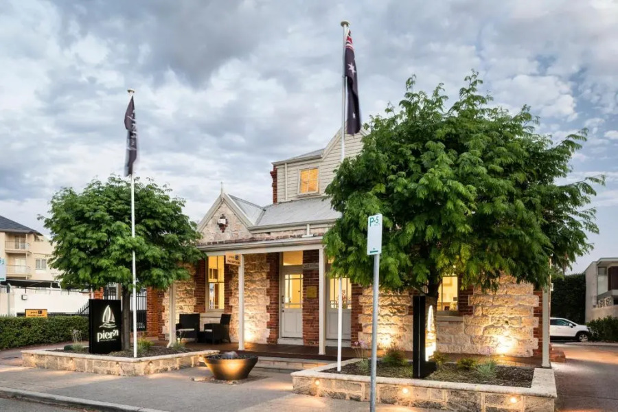 Pier 21 Riverside Apartment Hotel