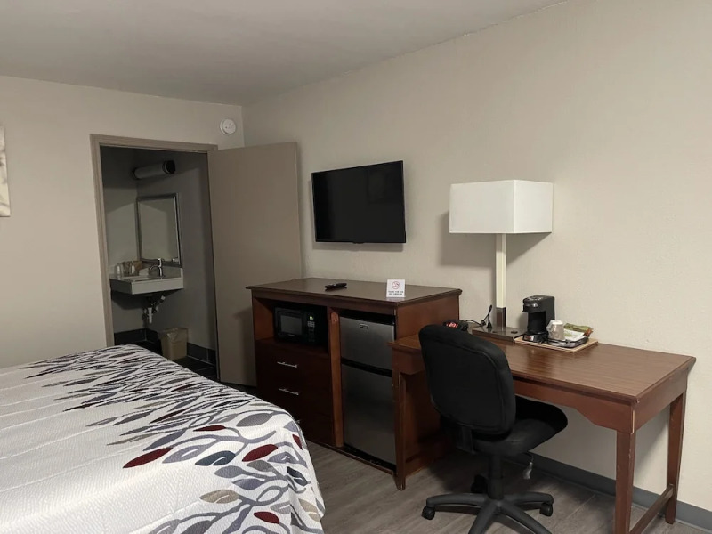 Red Roof Inn LaGrange