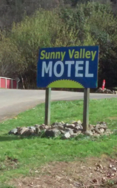 Sunny Valley Motel
