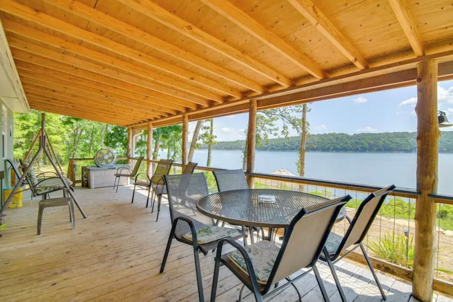 Waterfront Bull Shoals Lake Cabin w/ Deck + Views!
