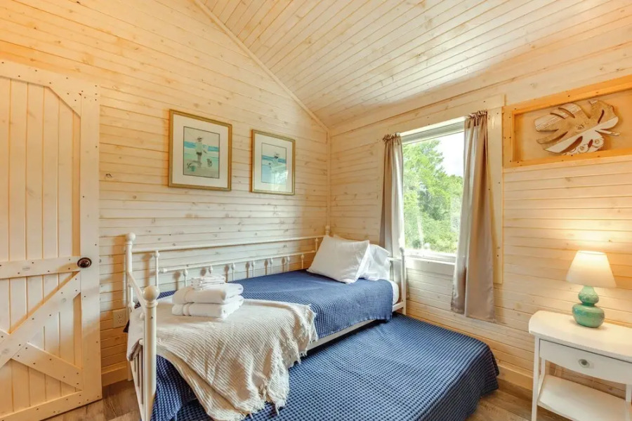 2 Mi to Carrabelle Beach: Home w/ Yard & Porch